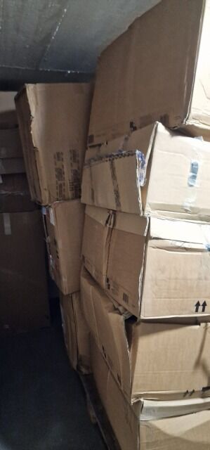 Ungeprüfte Bürostühle - Retourenware auf Palette