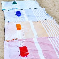 Strandhandtuch 170x100cm,100% wiederverwendete Baumwolle, inkl. aufblasbares Kopfkissen & Geheimfach, 4fach sortiert