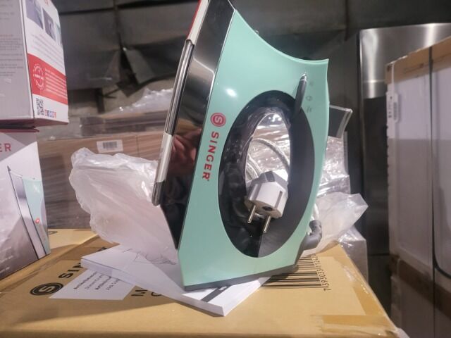 NEW | Singer SteamCraft Plus steam iron | ceramic soleplate | 2600W | 300ml tank | colour: mint grey