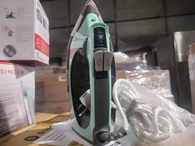 NEW | Singer SteamCraft Plus steam iron | ceramic soleplate | 2600W | 300ml tank | colour: mint grey
