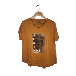 Code Damenbekleidung – Verschiedene T-Shirts mit kurzen Ärmeln