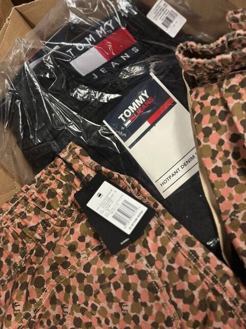 stock with women’s and men’s brands clothes / B2B / mix pallets/ brand clothes, Esprit, Calvin Klein, Mavi, LTB, Markenkleidung, Restposten,