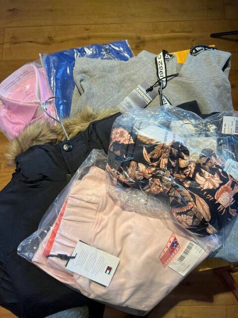 20 Teile MAXI Mystery Box für Damen, Calvin Klein, Esprit, LTB, Mavi, Lee, Tamaris, Street One, Cecil, s.Oliver, Levi's, Tommy Hilfiger, Rep