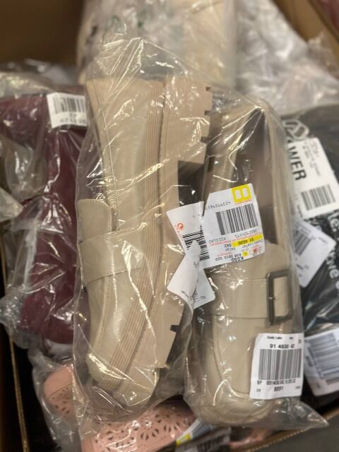 4 € pro Paar in einem Schuhensemble: Mix aus Modellen und Größen, mit Damen Schuhe, A Ware, Mix Karton, Restposten Palette, Herren Schuhe, R