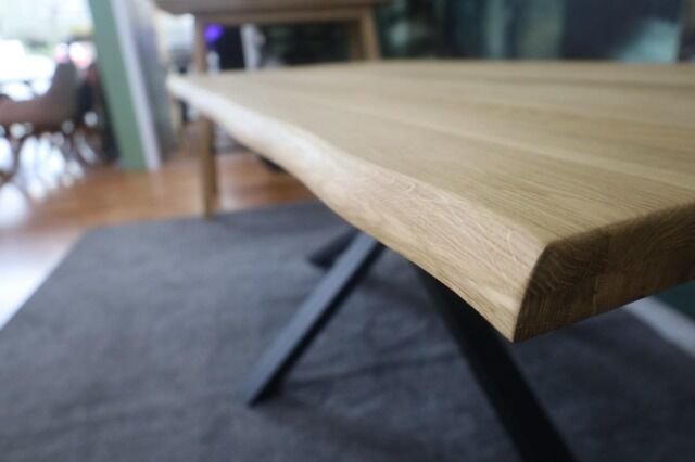 Esstisch Tisch + Baumkante + Wildeiche+ XX-Metallgestell