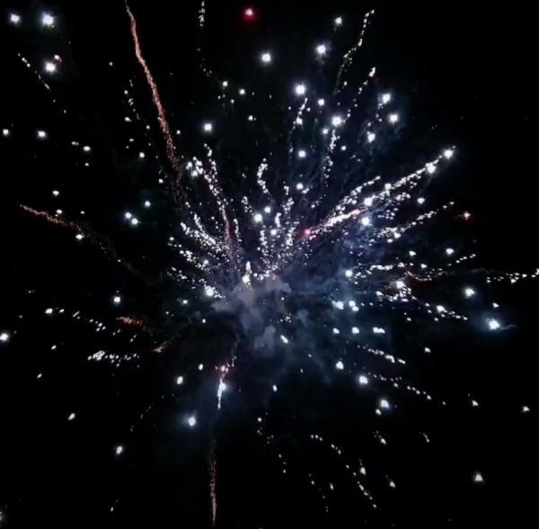 Artillery 120-Schuss Exklusiv Verbund Feuerwerk