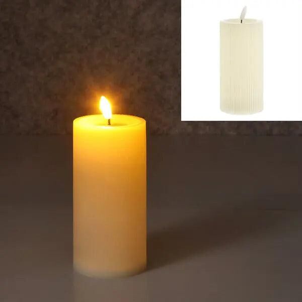 Elfenbeinfarbene LED Kerze mit Rillen, Gro&szlig;, Stilvolle Beleuchtung, 7,5x15 cm