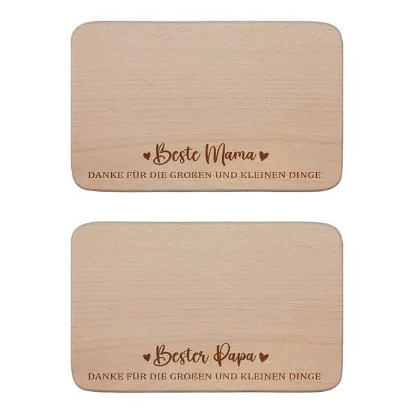 Fr&uuml;hst&uuml;cksbrettchen-Set &bdquo;Mama & Papa&ldquo;, 2-teilig &ndash; Charmante, robuste K&uuml;chenaccessoires