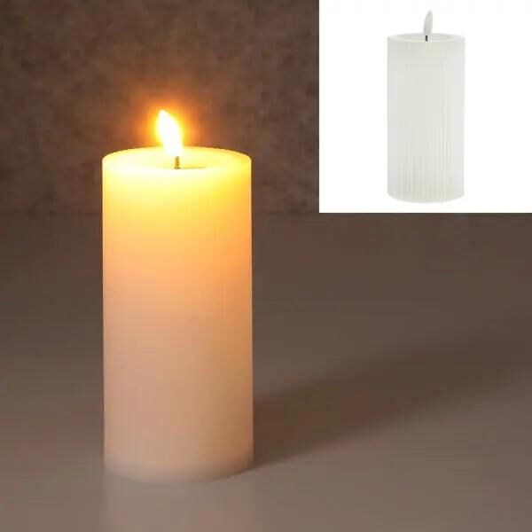 LED-Kerze mit Rille, wei&szlig;, L, 7,5x15 cm hoch &ndash; Realistische, elegante Dekobeleuchtung
