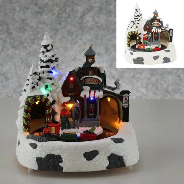 LED-Winterlandschaft mit Paar und Zug, Festliche Deko, 20x21cm