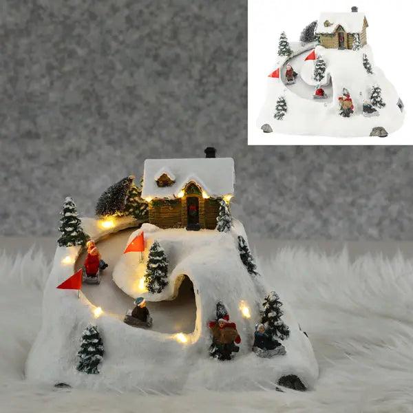 LED-Winterlandschaft mit Rodelbahn, Festliche Rutschbahn-Deko, 25x18cm