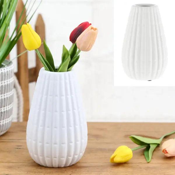 Schlanke Mattwei&szlig;e Keramikvase, Elegantes Design, ca. 9x17 cm