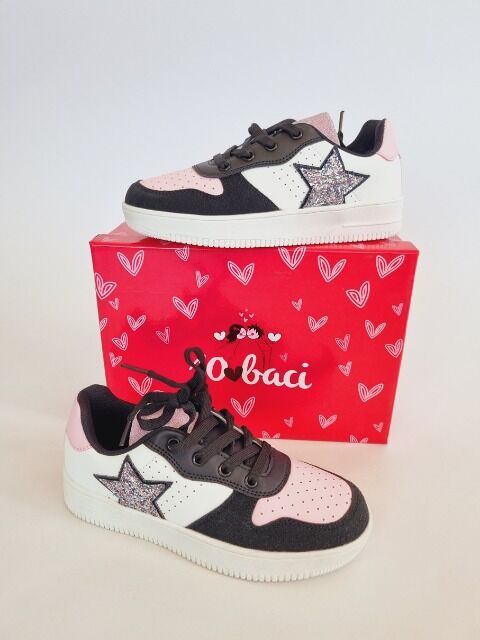 Schuhe MIX aus Damen-, Herren- und Kinderschuhen aus Italien (der Anteil der Kinderschuhe beträgt nicht mehr als 25-30%)