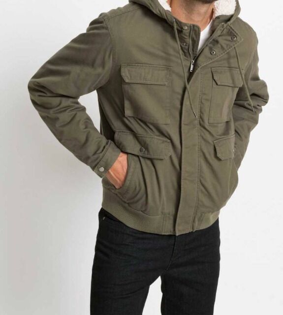 8,50 € pro Stück, Mix mit Herrenjacken, Frühjahr, Herbst Saison, Palettenware Neuware, Palette Kleidung kaufen, Großhandel, RESTPOSTEN