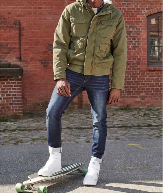 8,50 € pro Stück, Mix mit Herrenjacken, Frühjahr, Herbst Saison, Palettenware Neuware, Palette Kleidung kaufen, Großhandel, RESTPOSTEN