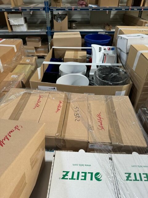 NEU - Schreibwaren, Grußkarten, Dekoration - Sonderposten, ca. 238.000 Teile, UVP. ca. 1 Mio €