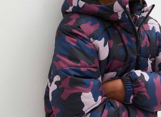 4.50 € pro Stück, Stock Daunenjacke für Mädchen, Gemischte Paletten, Mischpaletten, Kleiderreste, Palettenware, Bekleidung