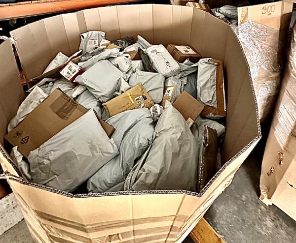 Originale Mystery Packs, Secret Packs, nicht zugestellte Pakete von DHL Hermes GLS DPD usw. Amazon packs Ebay Retouren 