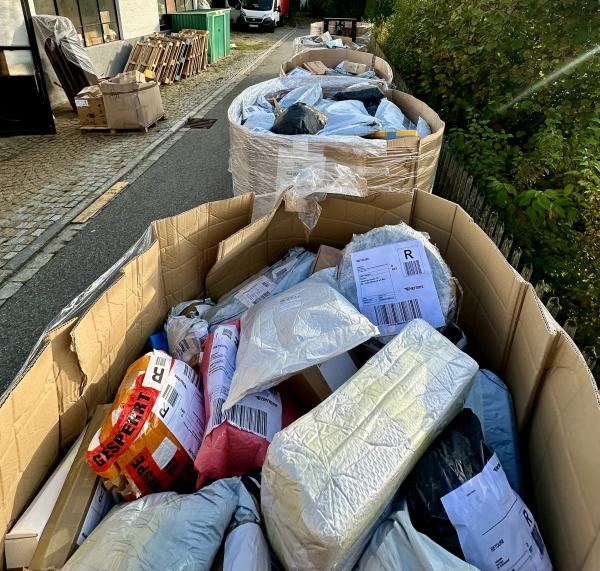 Originale Mystery Packs, Secret Packs, nicht zugestellte Pakete von DHL Hermes GLS DPD usw. Amazon packs Ebay Retouren