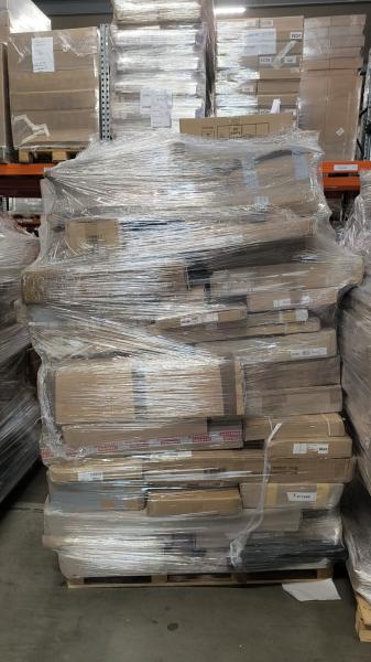 Volle Ladung LKW-Weise verpackte Möbel (Retourware)