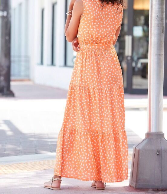 Schneller Versand weltweit - Damenkleider aus deutschen Katalogen