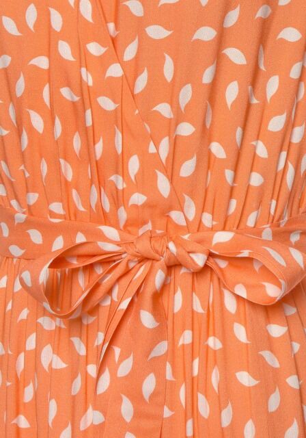 Schneller Versand weltweit - Damenkleider aus deutschen Katalogen