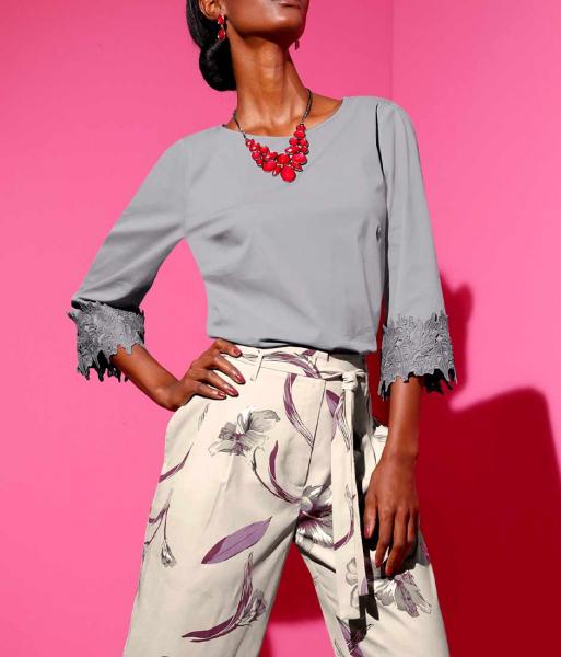 Blouse w. lace, gray