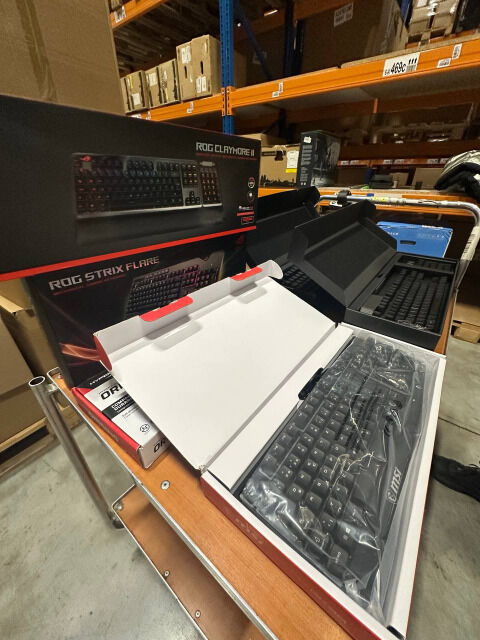 Tastaturen und Mäuse