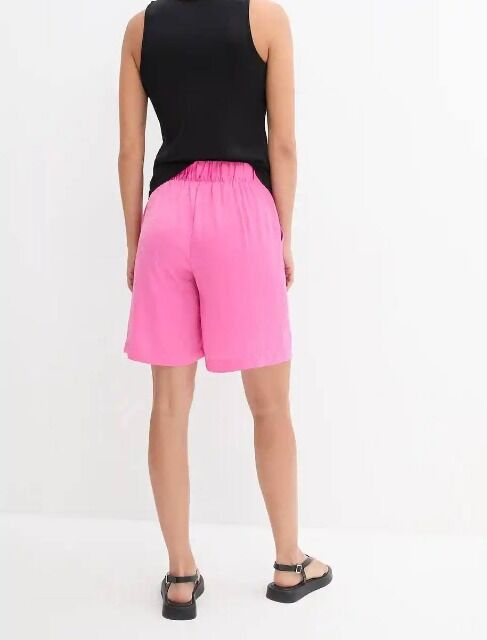 2.30 €/piece - Women's shorts (category A), for summer and fall seasons, fast worldwide delivery