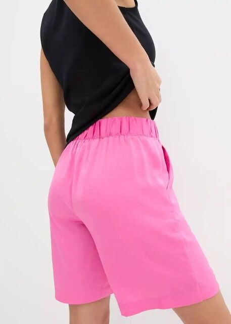 2.30 €/piece - Women's shorts (category A), for summer and fall seasons, fast worldwide delivery