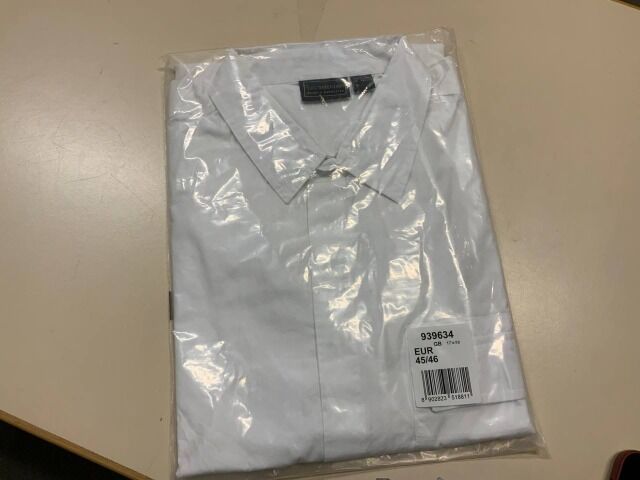 2,30 €/Stück - Herrenhemden, Lagerbestand, Frühjahr-Sommer-Saison, Größen mittel-europäisch, schneller Versand