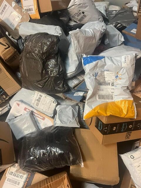 Undeliverable parcels, kilo price of 5 €!!! Offer!