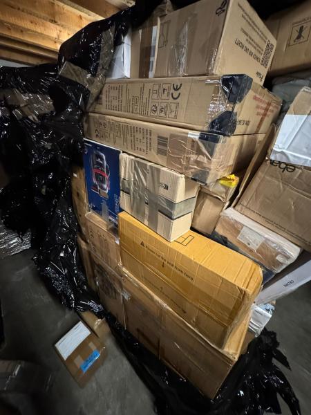 Frisch reinbekommen! 10 Retouren Paletten echte ca. 180cm hoch