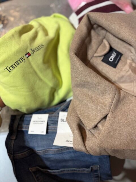 6,50 €/Stück – Markenbekleidung Mix, Kategorie C (Nike, Adidas, Tommy Hilfiger, Levi’s, Hugo Boss)