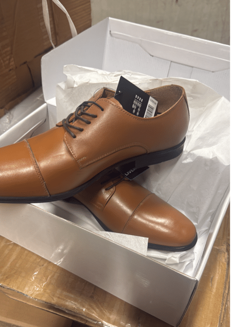 Schuhe, Stiefel, Hausschuhe, Pumps Posten für Herren, Damen und Kinder alles NEUWARE 