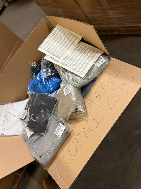 410 € – Markenbekleidung für Damen und Herren (Mix, 66 Stück) – Kundenrücksendungen