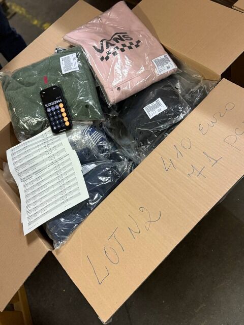 410 € – Markenbekleidung für Damen und Herren (Mix, 71 Stück) – Kundenrücksendungen