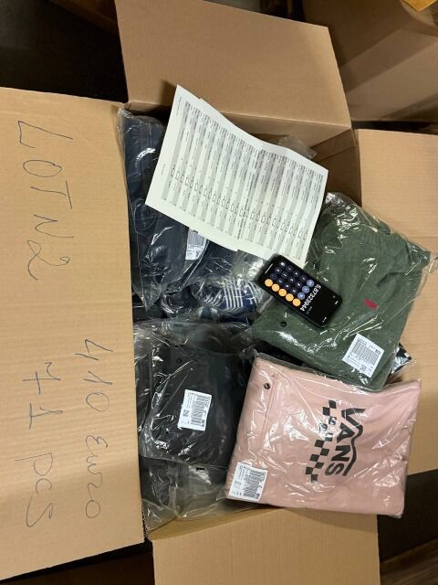 410 € – Markenbekleidung für Damen und Herren (Mix, 71 Stück) – Kundenrücksendungen
