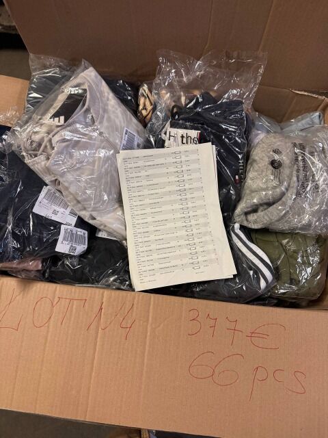 377 € – Markenkleidung für Damen und Herren (Mix), 66 Stück