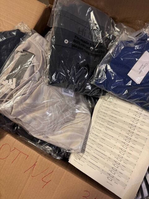 377 € – Markenkleidung für Damen und Herren (Mix), 66 Stück