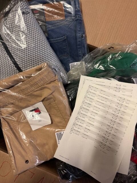 384 € – Markenkleidung für Damen und Herren (Mix), 59 Stück