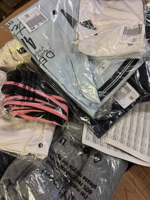 478 € – Markenkleidung für Damen und Herren (Mix), 76 Stück