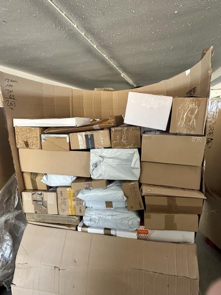 Mystery Packs Originale nicht zugestellte Pakete und Retouren, Automaten und Flohmarkt Größen, S - XXL Pakete 