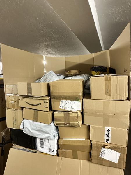 Mystery Packs Originale nicht zugestellte Pakete und Retouren, Automaten und Flohmarkt Größen, S - XXL Pakete 