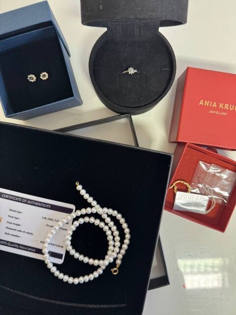 37,99€ pro Stück – Schmuck & Uhren (Mix), 561 Stück, weltbekannte Marken, Kundenrücksendungen