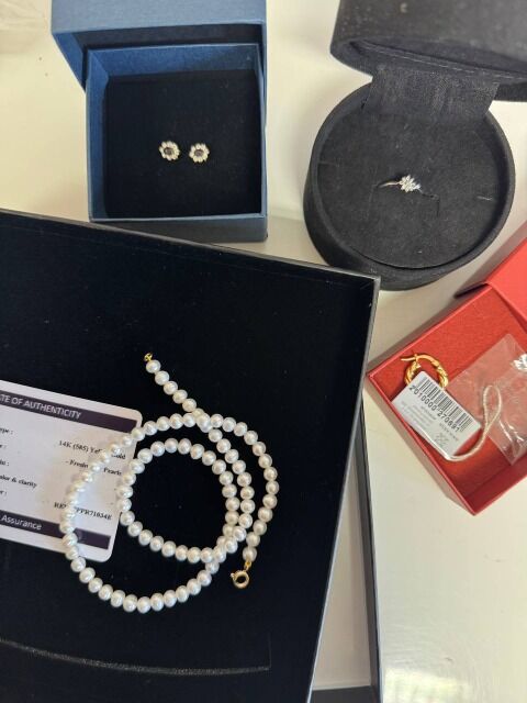 37,99€ pro Stück – Schmuck & Uhren (Mix), 561 Stück, weltbekannte Marken, Kundenrücksendungen