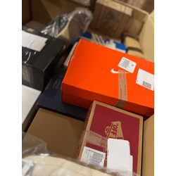 12,50 € pro Paar – Markenschuhe im Mix ab Lager, Verkauf ab 1 Palette!