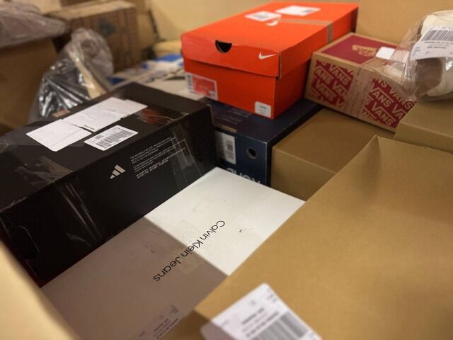 12,50 € pro Paar – Markenschuhe im Mix ab Lager, Verkauf ab 1 Palette!