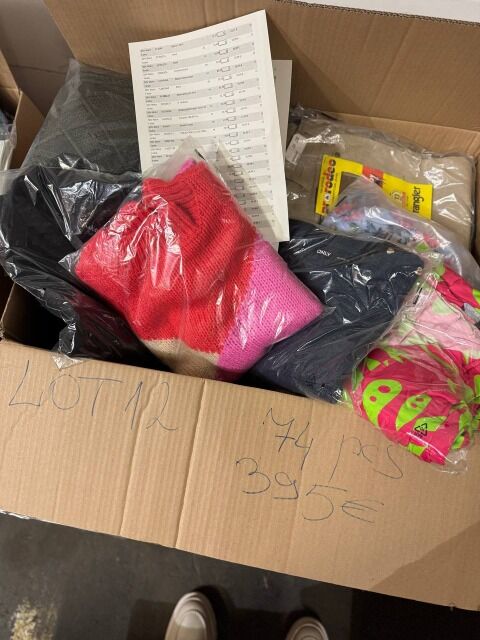 395 € pro Lot (75 Stück) – Markenbekleidung Mix Damen/Herren, A/B/C, Top-Marken, Retourenwar