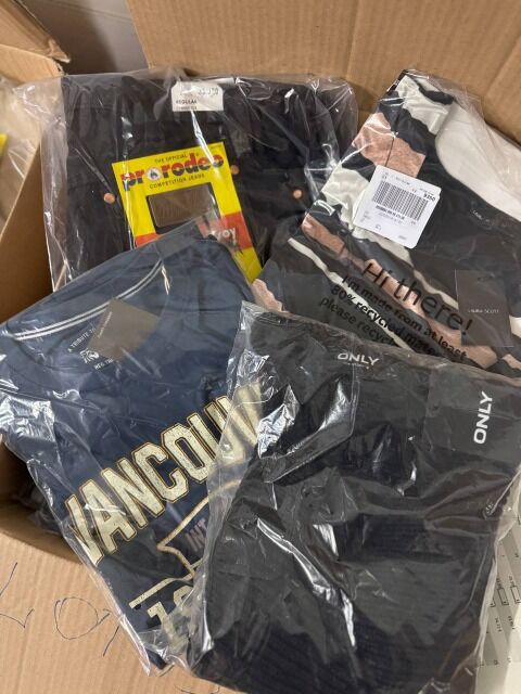 450 € pro Lot (86 Stück) – Markenbekleidung Mix Damen/Herren, A/B/C, Top-Marken, Retourenware